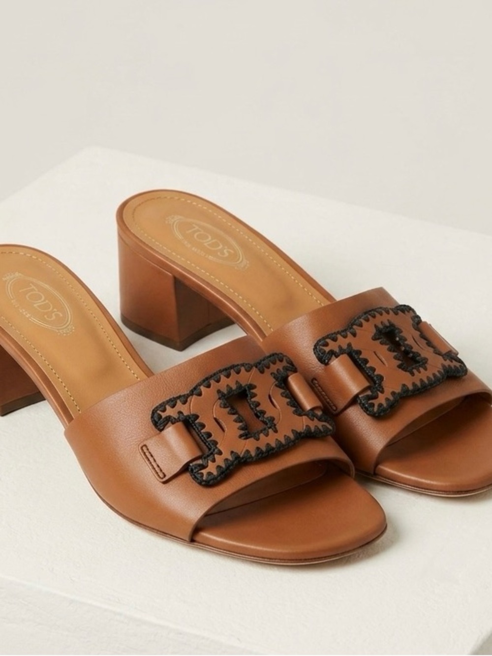 Tod's Tan Leather Block Heel Mules with Black Stitch Detail size 9 (39 1/2)